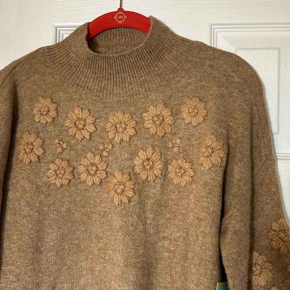 NWOT CeCe mock neck bell long sleeve flower embroidered sweater - Picture 5 of 7